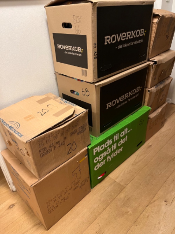 Flytte kasser fra 2. sal til loftsrum