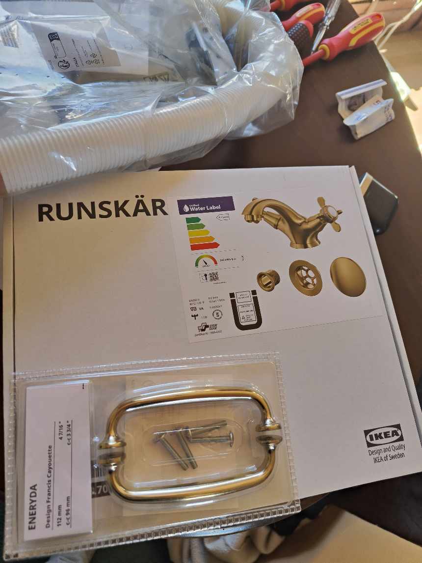 Samle og opsætte håndvask+skab og nedtage den gamle vask