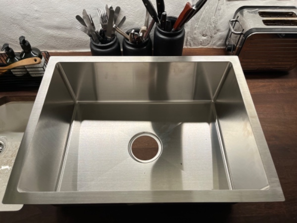 Nedfræsning af stålvask i træbordplade