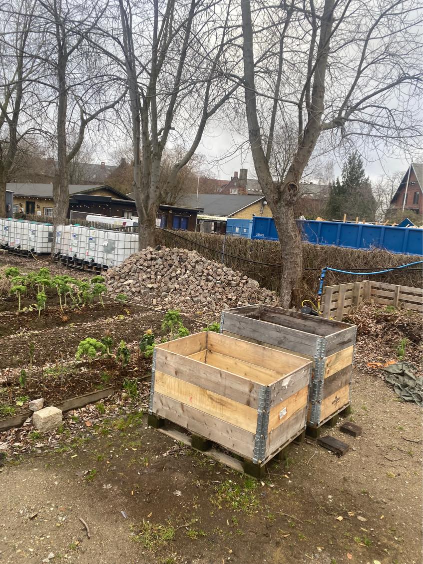 Flytte en brosten op i pallerammer