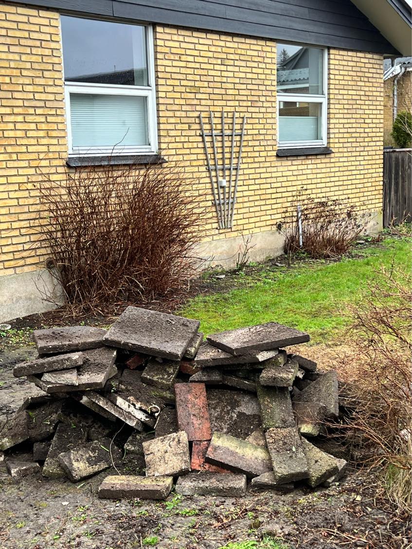 Slibe og male 2 stk vinduer.