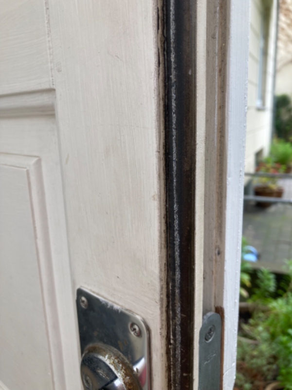 Udskiftning af gummilister på på vores hoveddør og dør til køkkentrappe