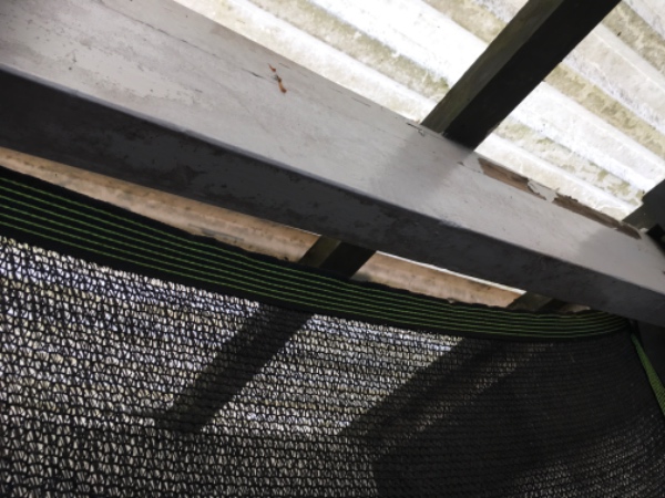 Jeg skal have sat en letmetalsnæse på tagrenden ned til carport taget da der siver vand ned mellem huset og carporten.