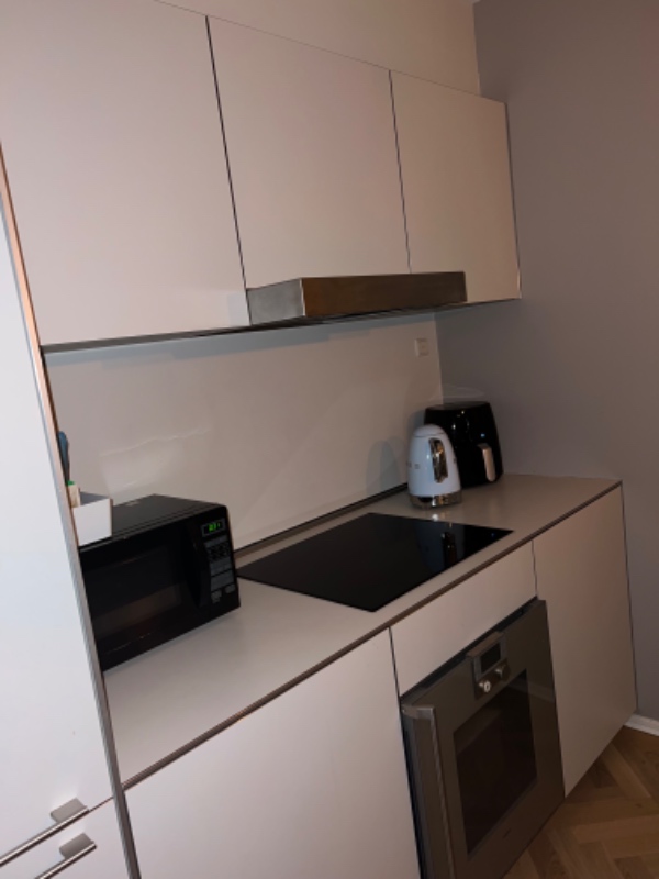 Skiftet låger og skuffer i køkken