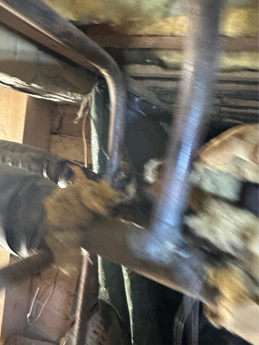 Vvs arbejde. Afpropning af rør til badeværelsei krybekælder pga. renovering