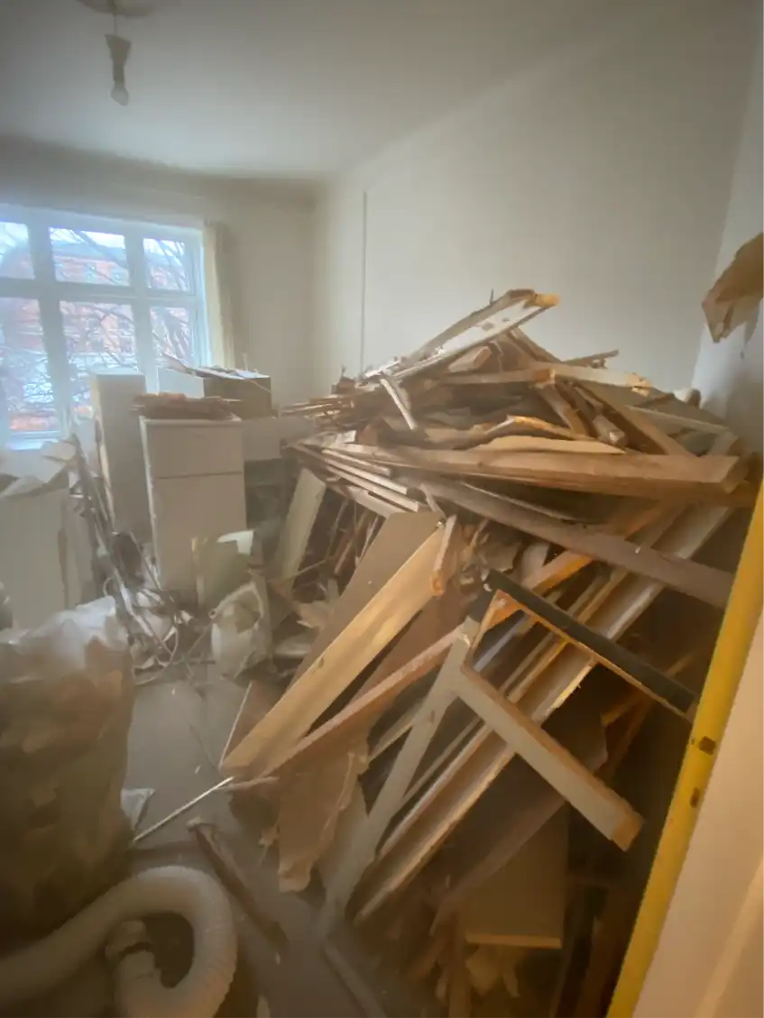 Bortkøsel af nedrivnings affald