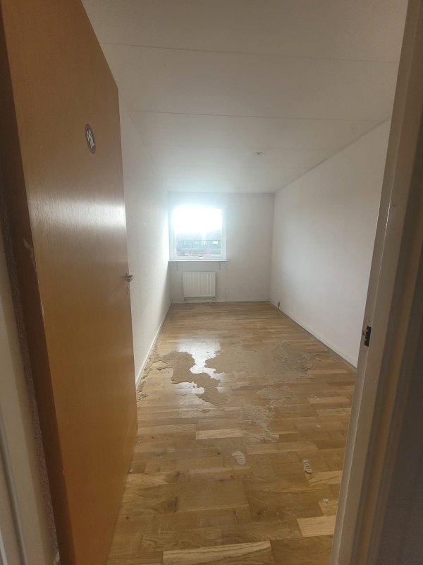 Floor sanding rækkehus 96m2