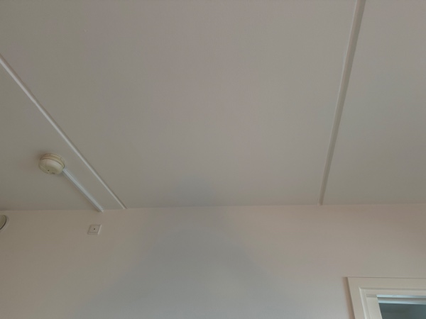 Opsætning af rullegardin, gardinstang, knagerække og krog i loft