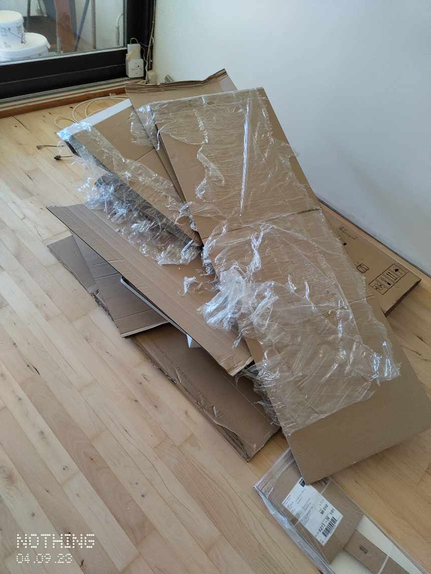 Fjern affald og sorter affald i genbrug St. (Skal bruge en bil med trailer) Det er en genbrugs plads 5 minutter væk.