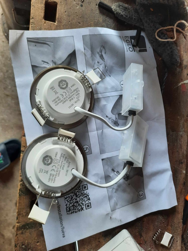 Sætte 2 nye spots op i udhæng