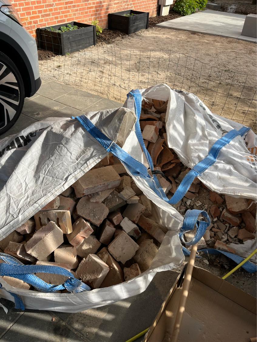 Bortskaffelse af 2 bigbags med murbrokker