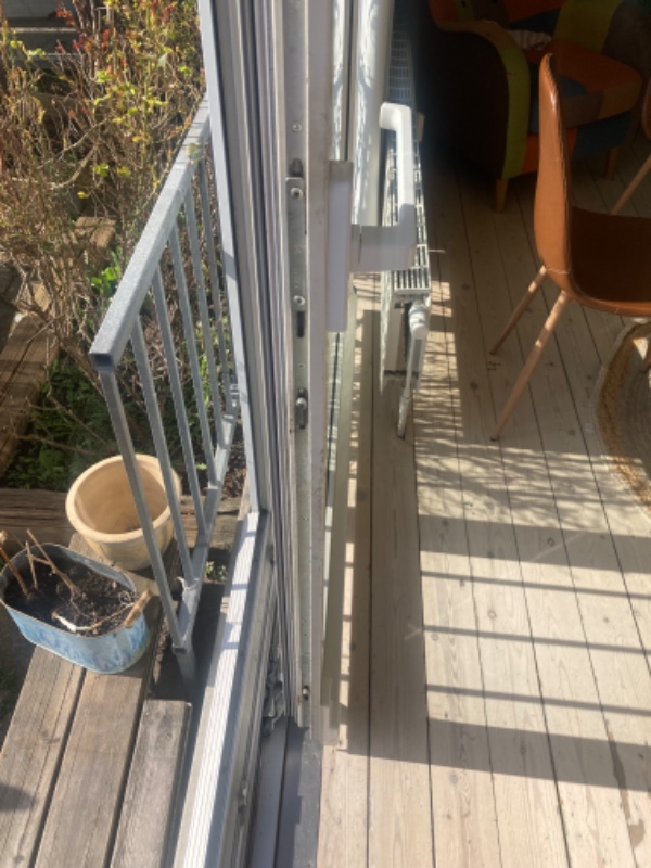 Terrasseskydedør glider ikke som den skal på sin skinne og har derfor svært ved at lukke rigtigt