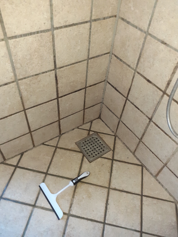 Ny fugning i brusekabine