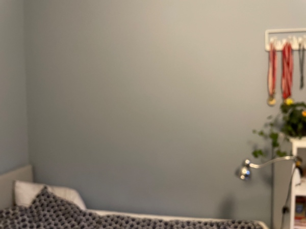 Samlet Ikea bogkasser og hængt op på væg