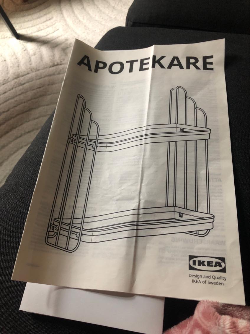 Montering af metal hylder på væggen