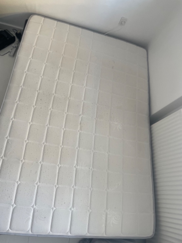 Hente og afleverere Seng på genbrugsstation