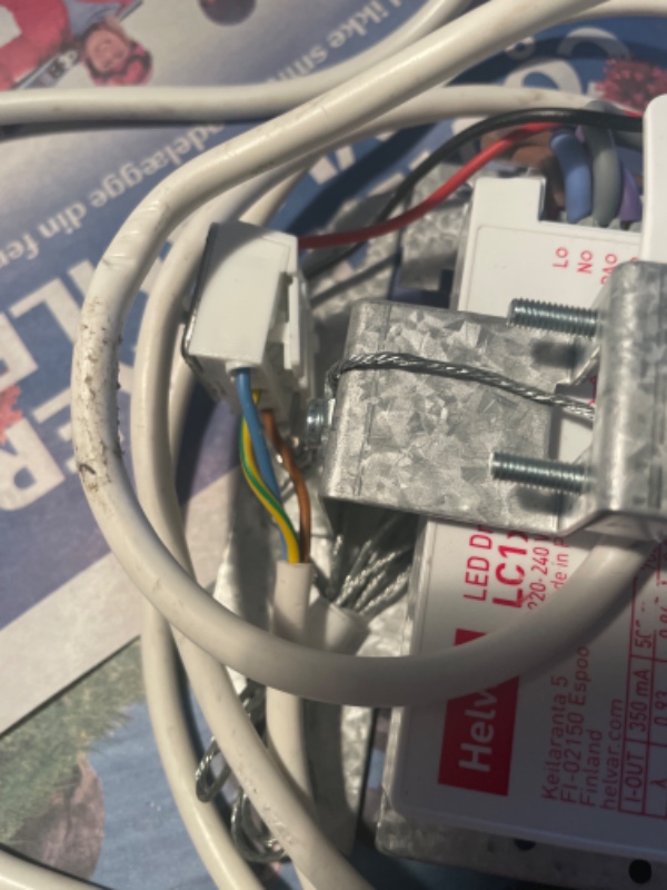 Lampereparation af el Louis Poulsen lampe model