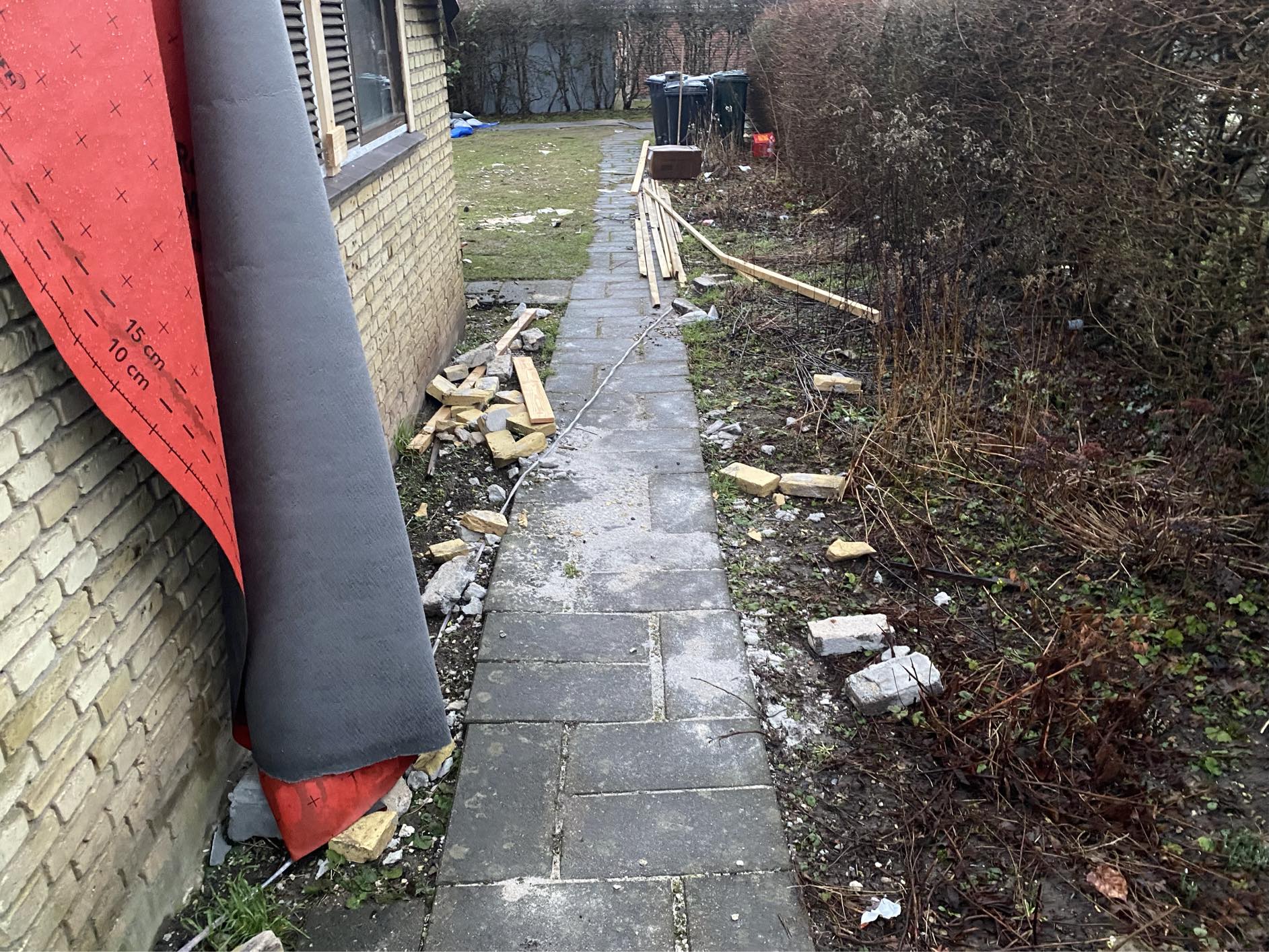 Oprydning og bortkørsel af affald