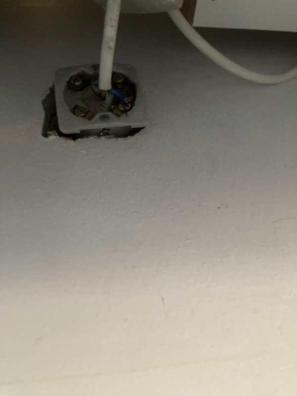 Flytte stikkontakt og emhætte el installation