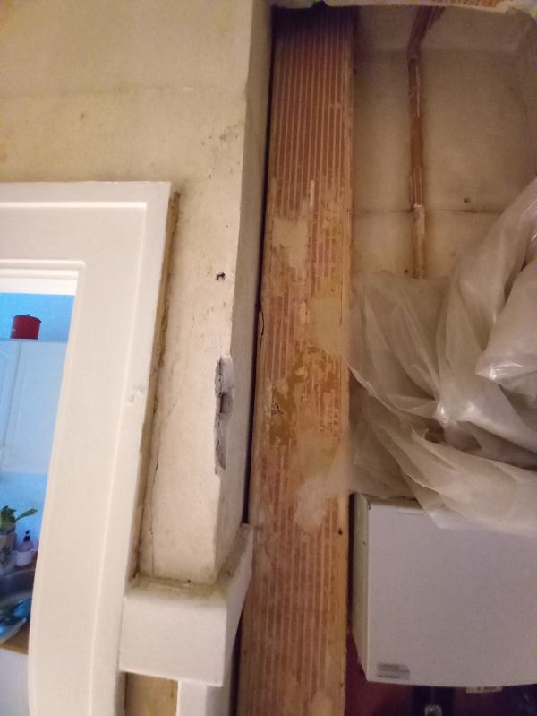 Pudsning og spartels af lille gang