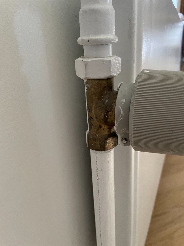 VVS: Skift af radiator-ventiler og -termostater samt udskiftning af 4 rør