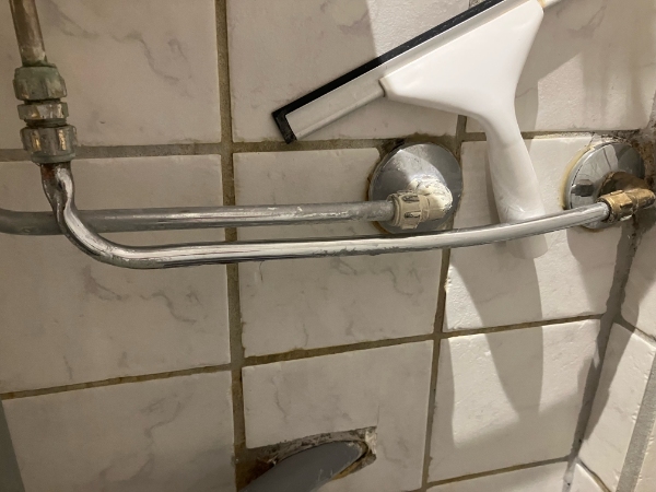 VVS-opgave: Utæt vandrør på badeværelse Vesterbro