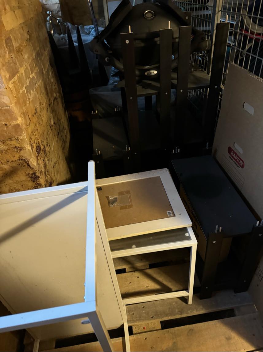 Tømning af møbler mv. i kælderrum og bortkørsel