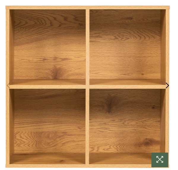 Opsætning af et mindre væghængt reolsystem på en betonvæg