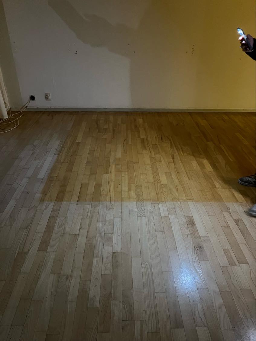 Slebet og lakeret parketgulv