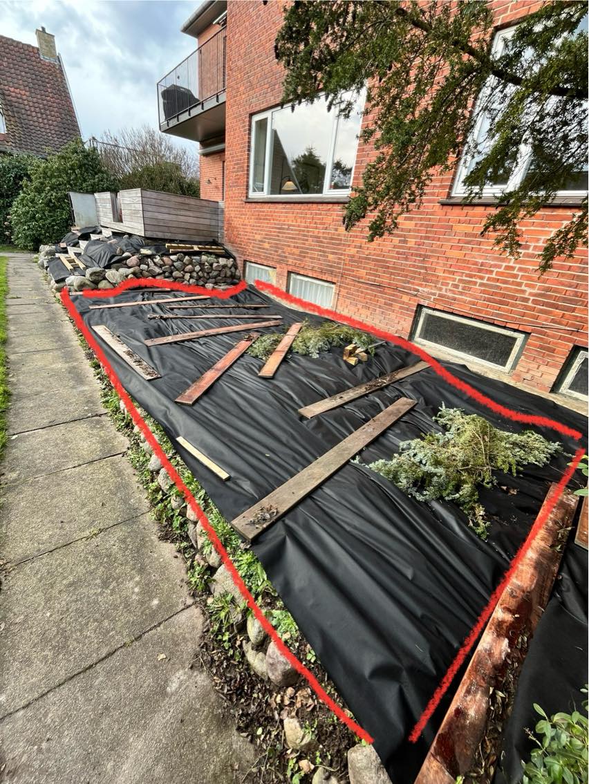 Bortskaffelse af ~3 m3 jord med ukrudt