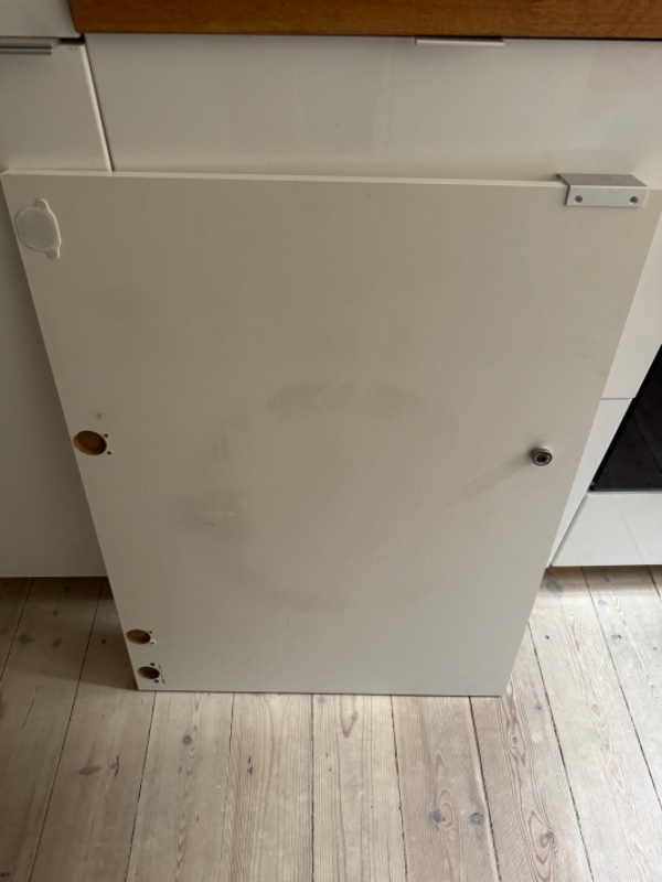 Montering af låge på vasemaskine