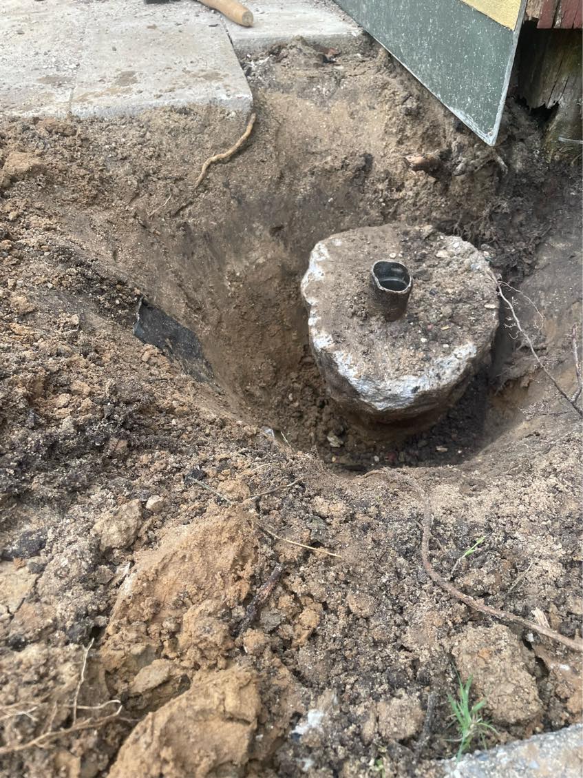 Grav beton stolper op