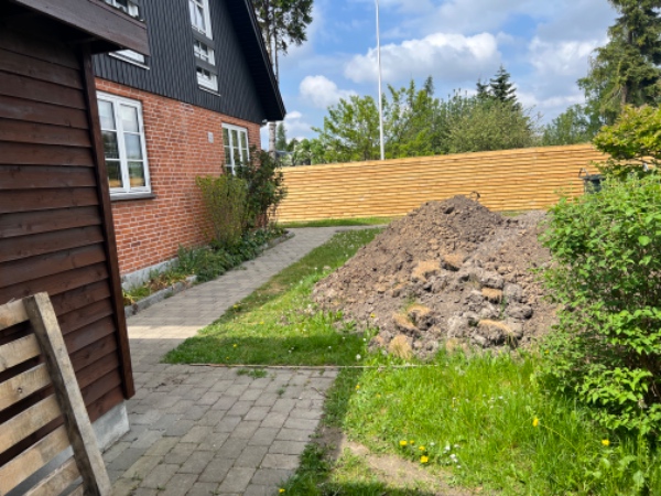 Fjernet jord fra forhave