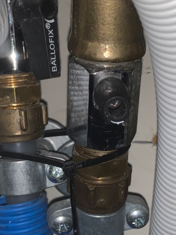 Ødelagt ballofix hane