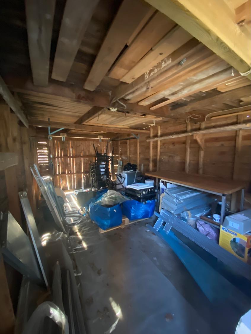 Nedrivning og bortførsel af skur