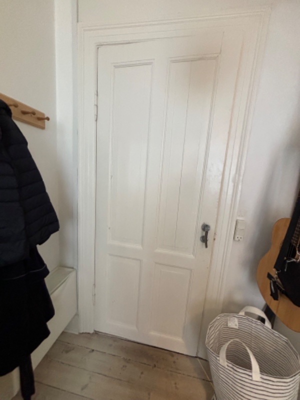 Reparation/tilpasning af gammel dør (indendørs)