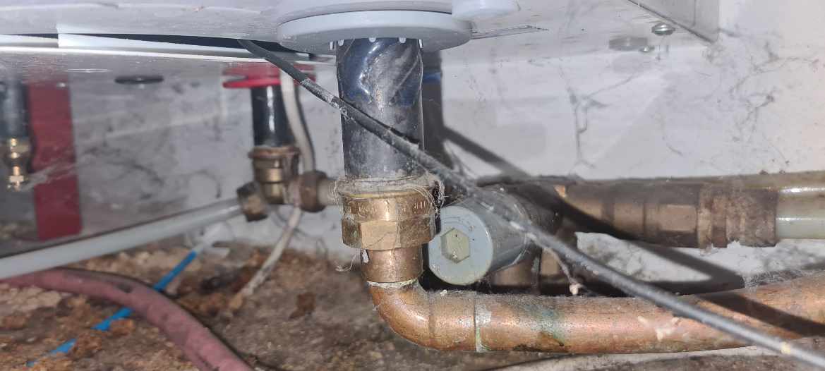 Udskiftning af Overtryksventil under vandvarmer