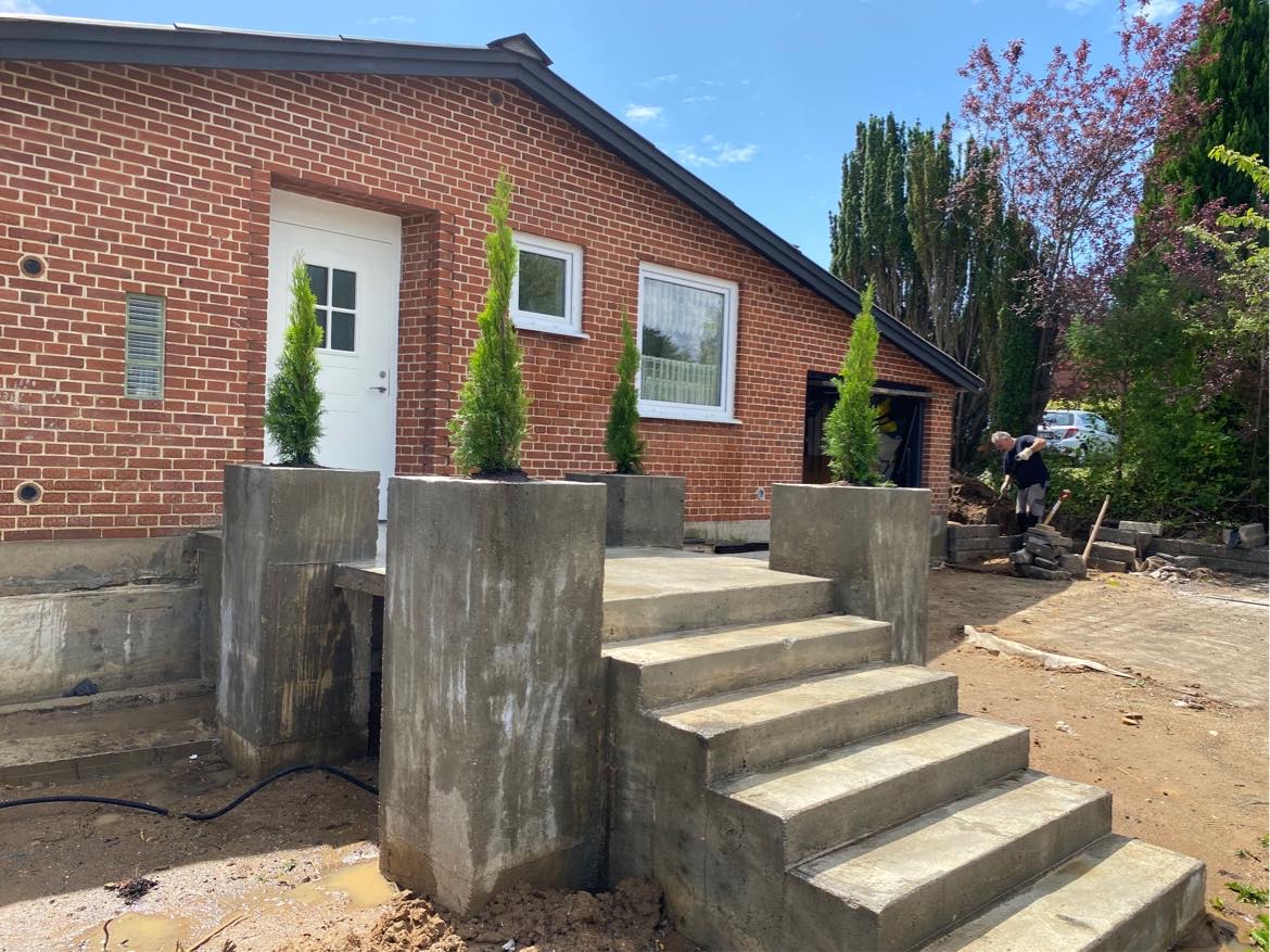 Graves ;  bunden gørst klar til fliser