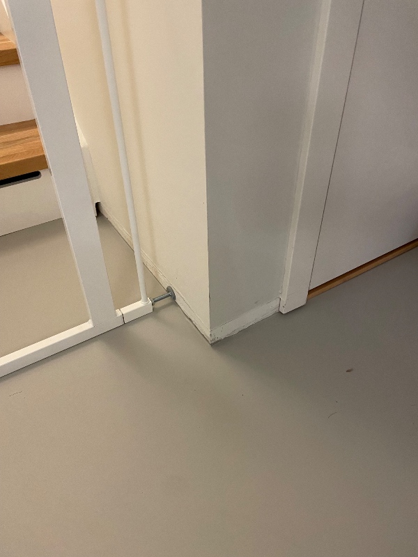 Opsætning og maling af gulvpaneler