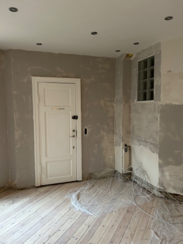 Fuldspartling og slibning af vægge