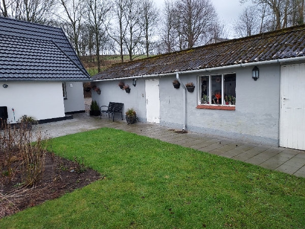 Nedtagning og bortskaffelse af ca 70m2 asbest bølgeplader.