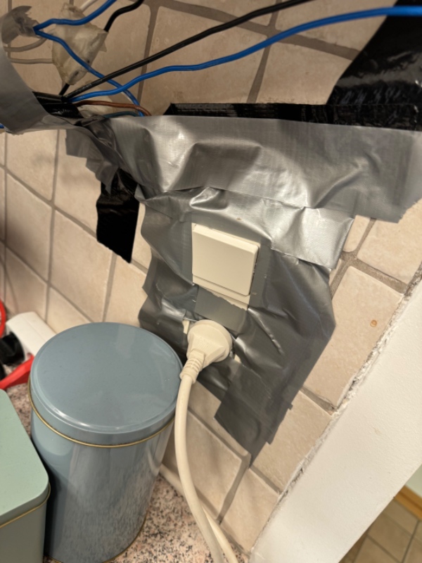 Montering af 3 stikdåser i vægge.