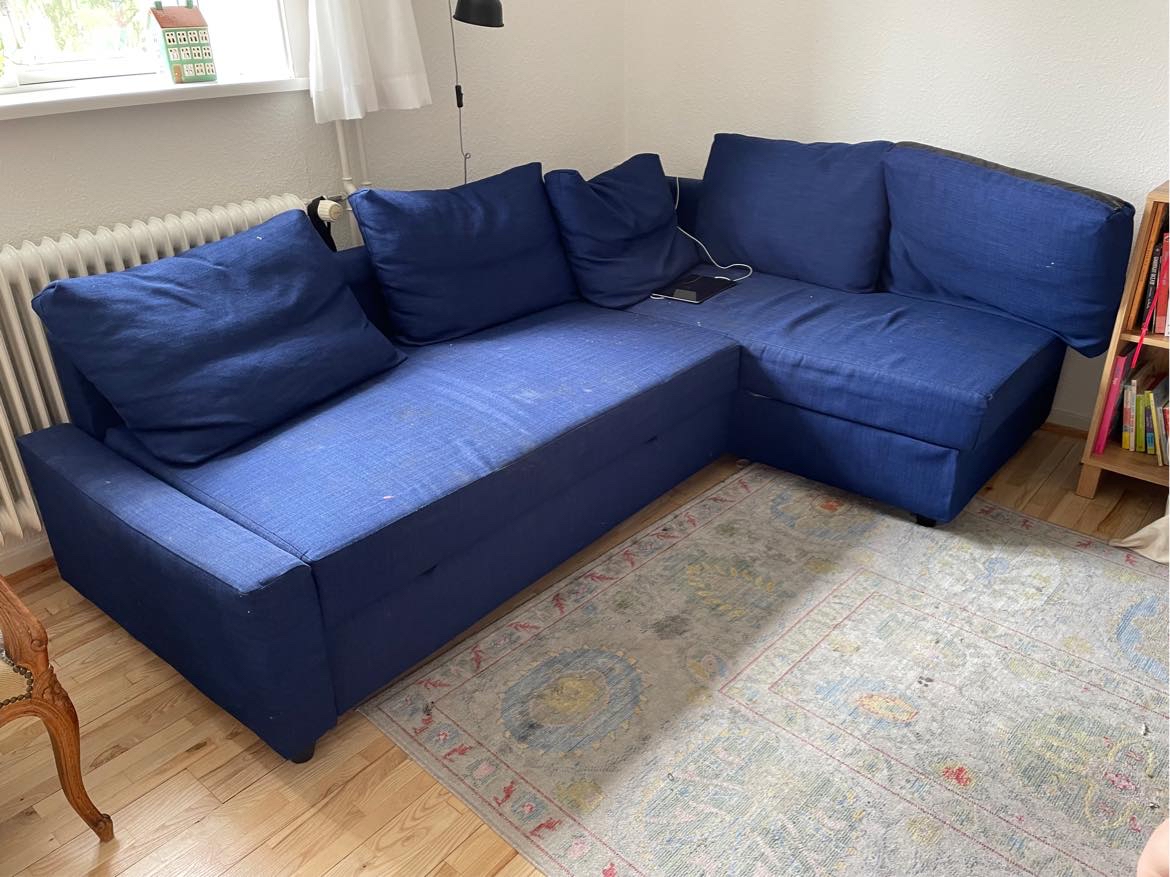 Kørt IKEA sovesofa til genbrugsplads