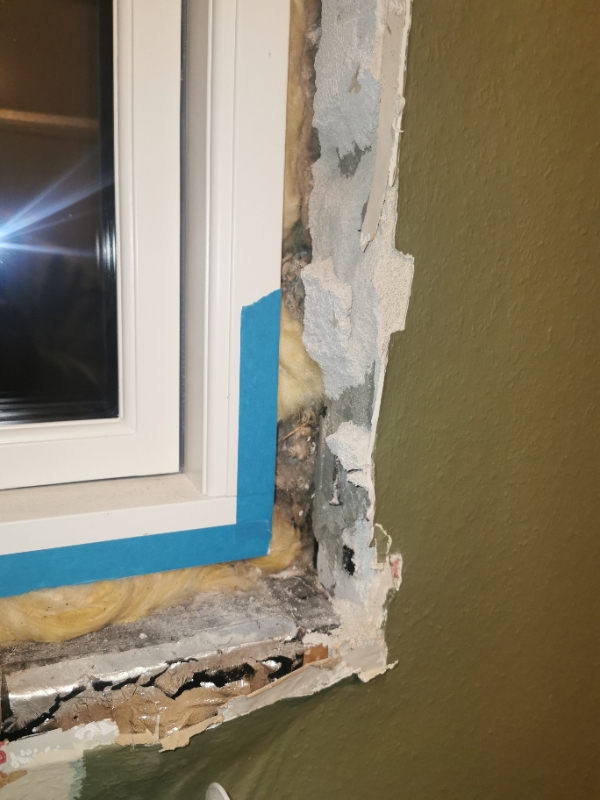 Pudset lysninger rundt om ny isatte vinduer