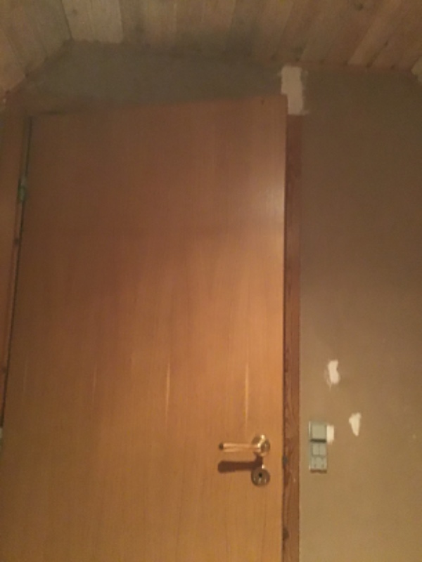 Jeg skal have repareret /forberedt en gipsskillevæg samt tapetseret efterfølgende. Eller kan man pud