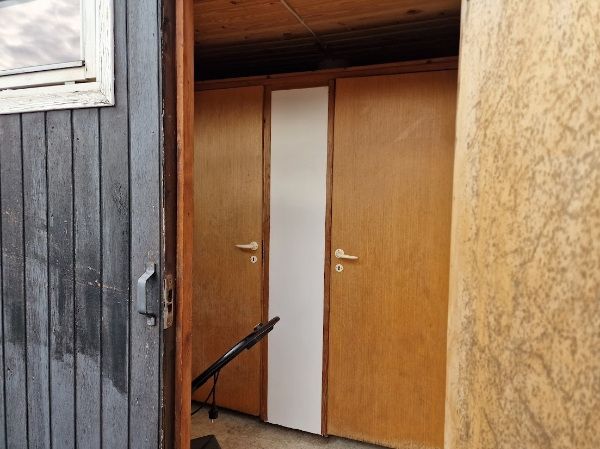 Nedrivning af toiletskur