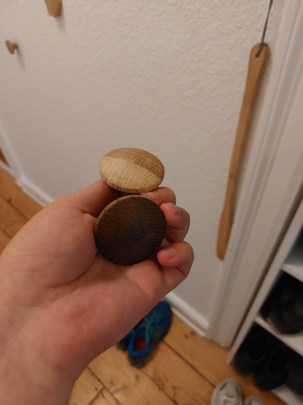 Hjælp til garderobeknopper som skal sidde fast i væggen