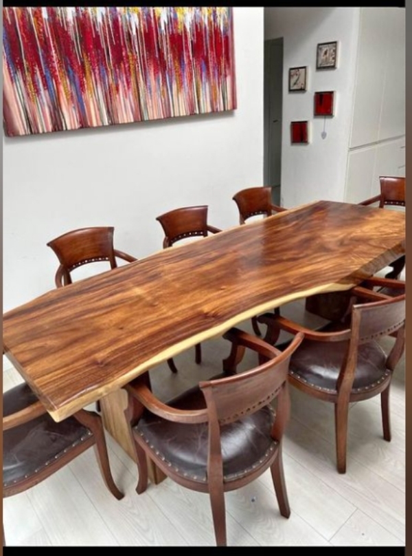 Flytning af suar træbord