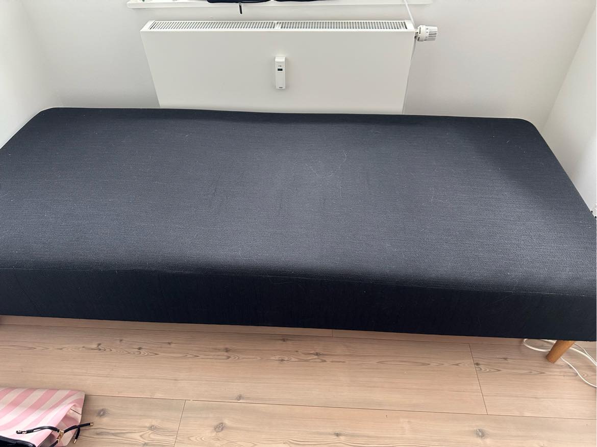 Kørt boxmadras på genbrugsstation