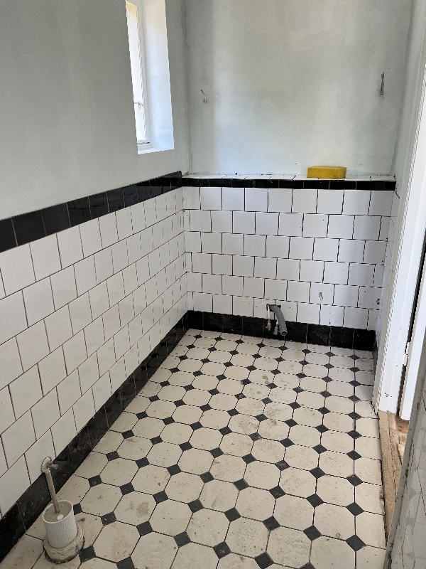 Rettelse af fliser og diverse i badeværelse